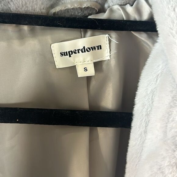 🧥 Superdown Faux Fur Cropped Jacket - Light Gray, Size Small - Picture 2 of 3